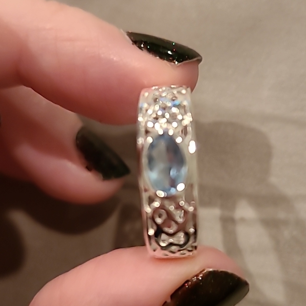 Sterling silver light blue cubic zirconia ring - Picture 7 of 7